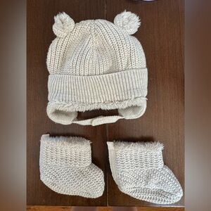 Baby GAP Cream Knit Bear Hat and Booties Set